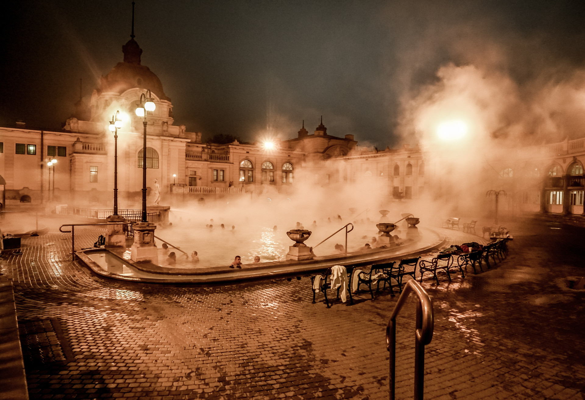 Bezoek een van de beroemde badhuizen in het prachtige Boedapest