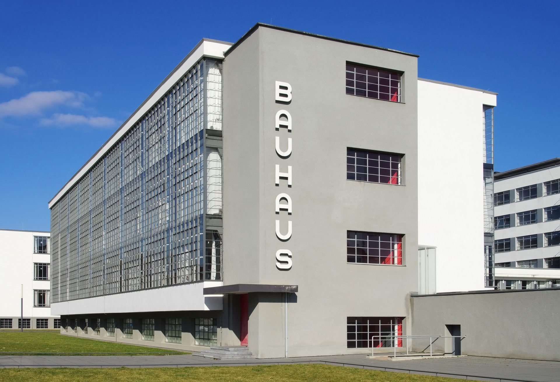 Het Bauhaus in Dessau werd gebouwd in 1925-26 en oogt nog altijd zeer modern