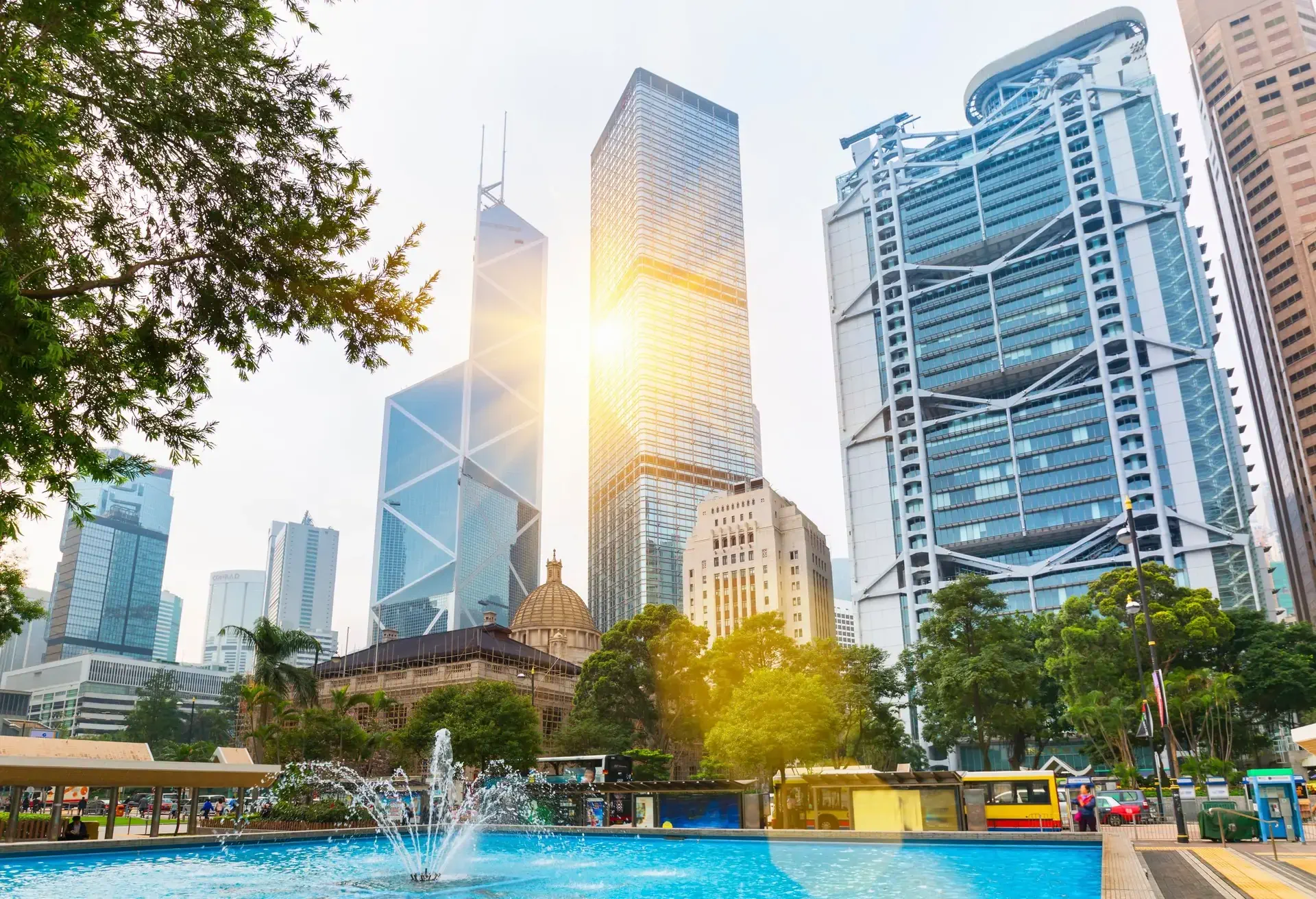 In het ontwerp worden staal, beton en technische apparatuur blootgelegd: de HSBC bank in Hong Kong is toch zoooo structureel expressionistisch