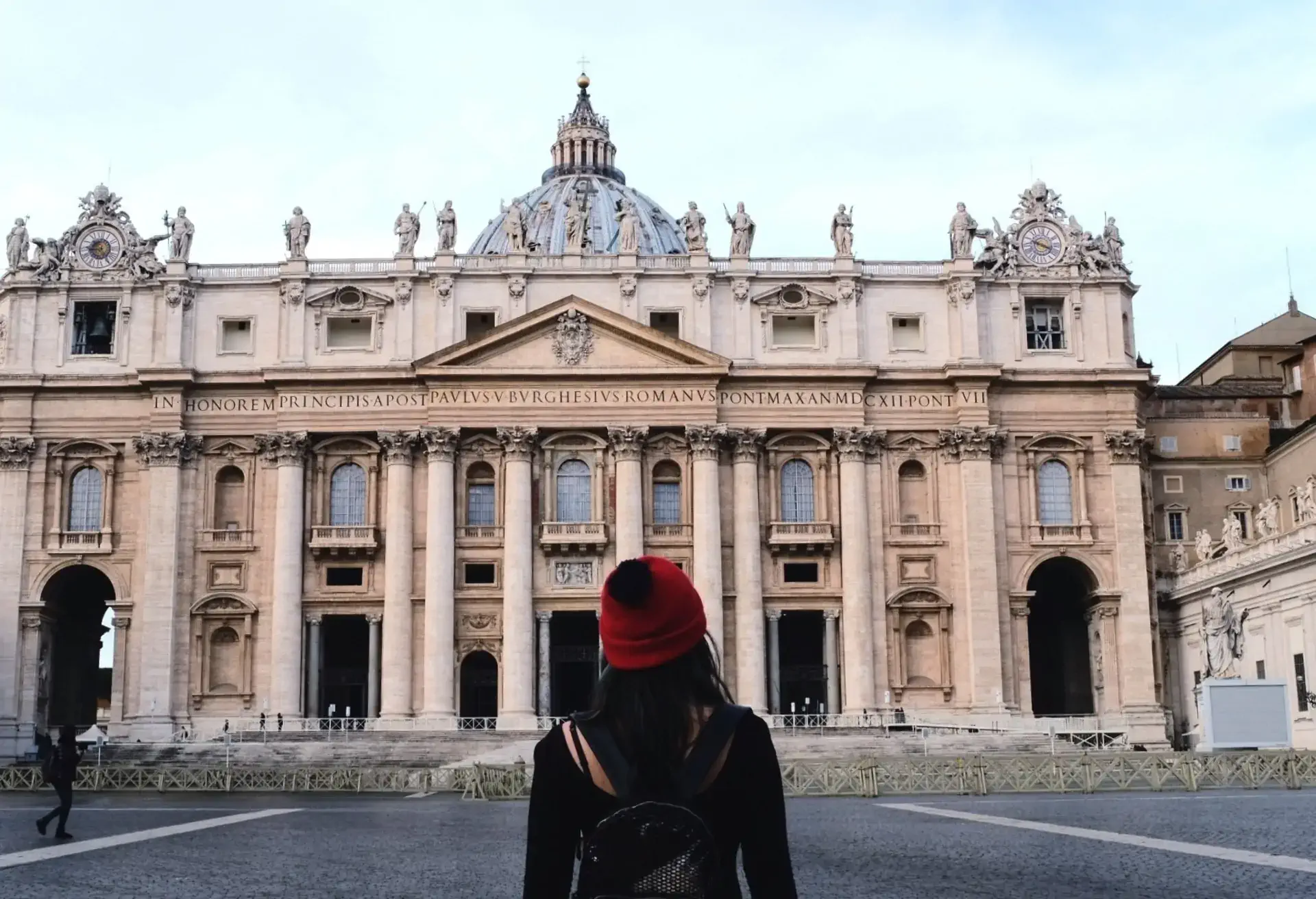 Renaissance betekent letterlijk wedergeboorte en het blies de denkwijze en waarden van het klassieke tijdperk nieuw leven in. Deze wederopstanding begon in Italië, waarna het zich over geheel Europa verspreidde.